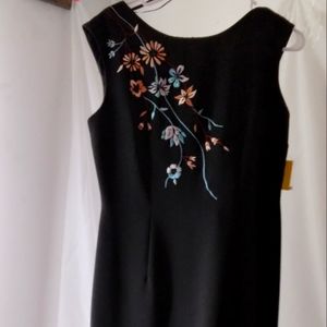 NWT..ROSS.."VIRGO"..EMBROIDERED FLORAL MAXI DRESS..SZ.8